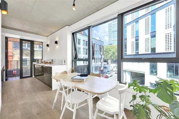 Flat Mallow Street in Greater London