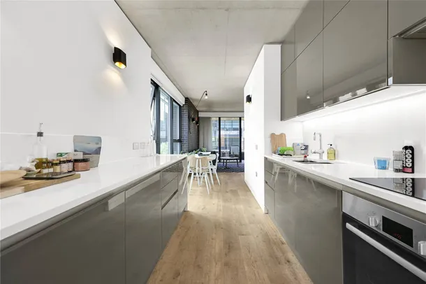 Flat Mallow Street in Greater London