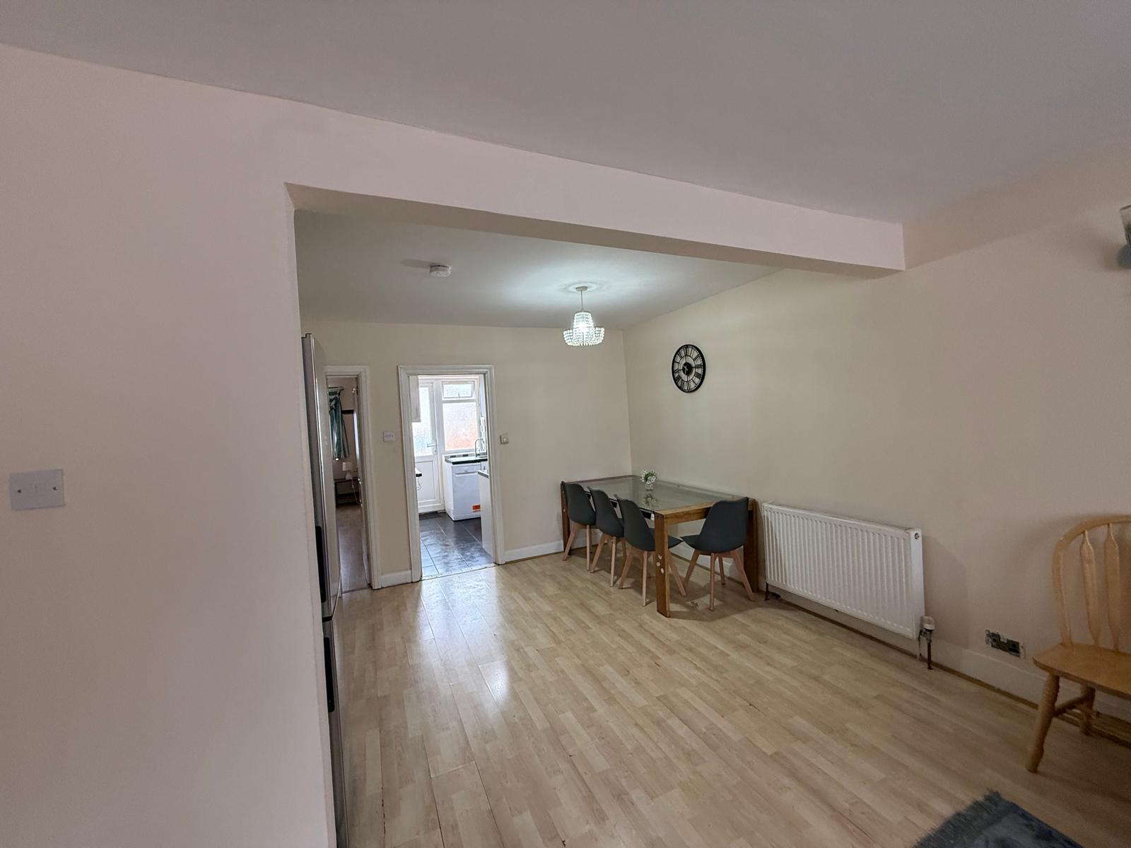 Flat Lynton Road in Greater London