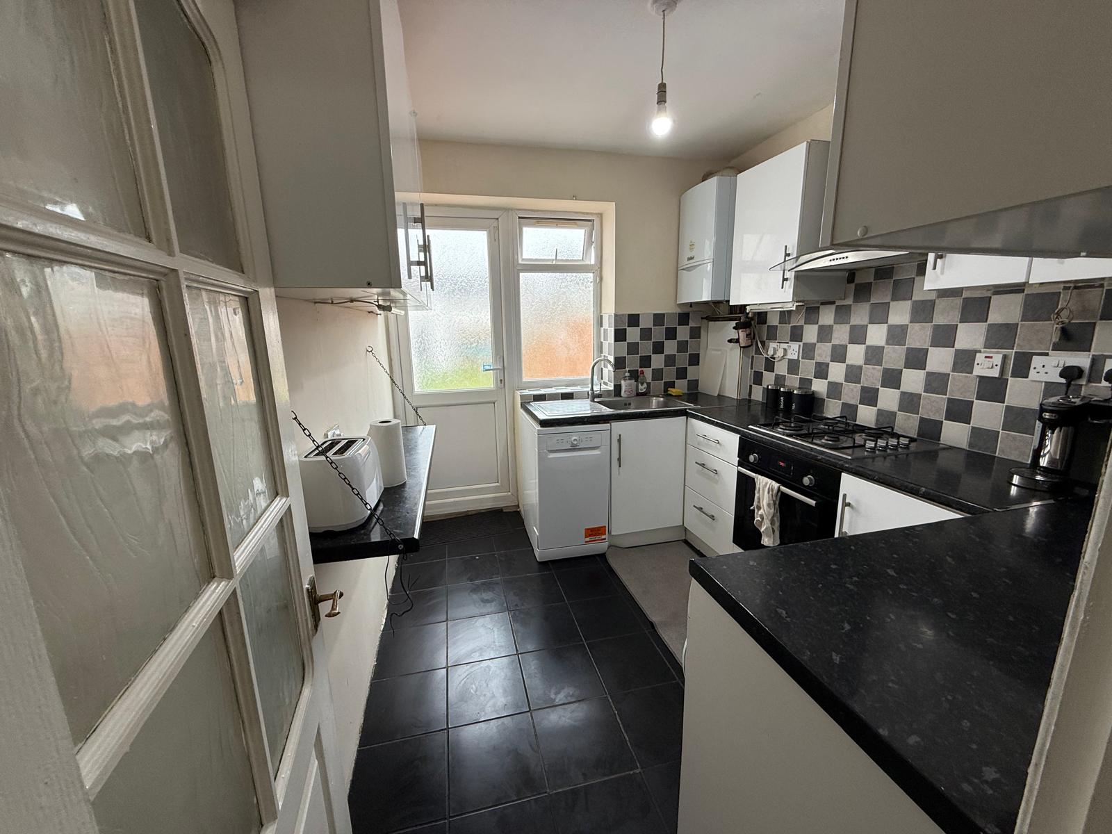 Flat Lynton Road in Greater London