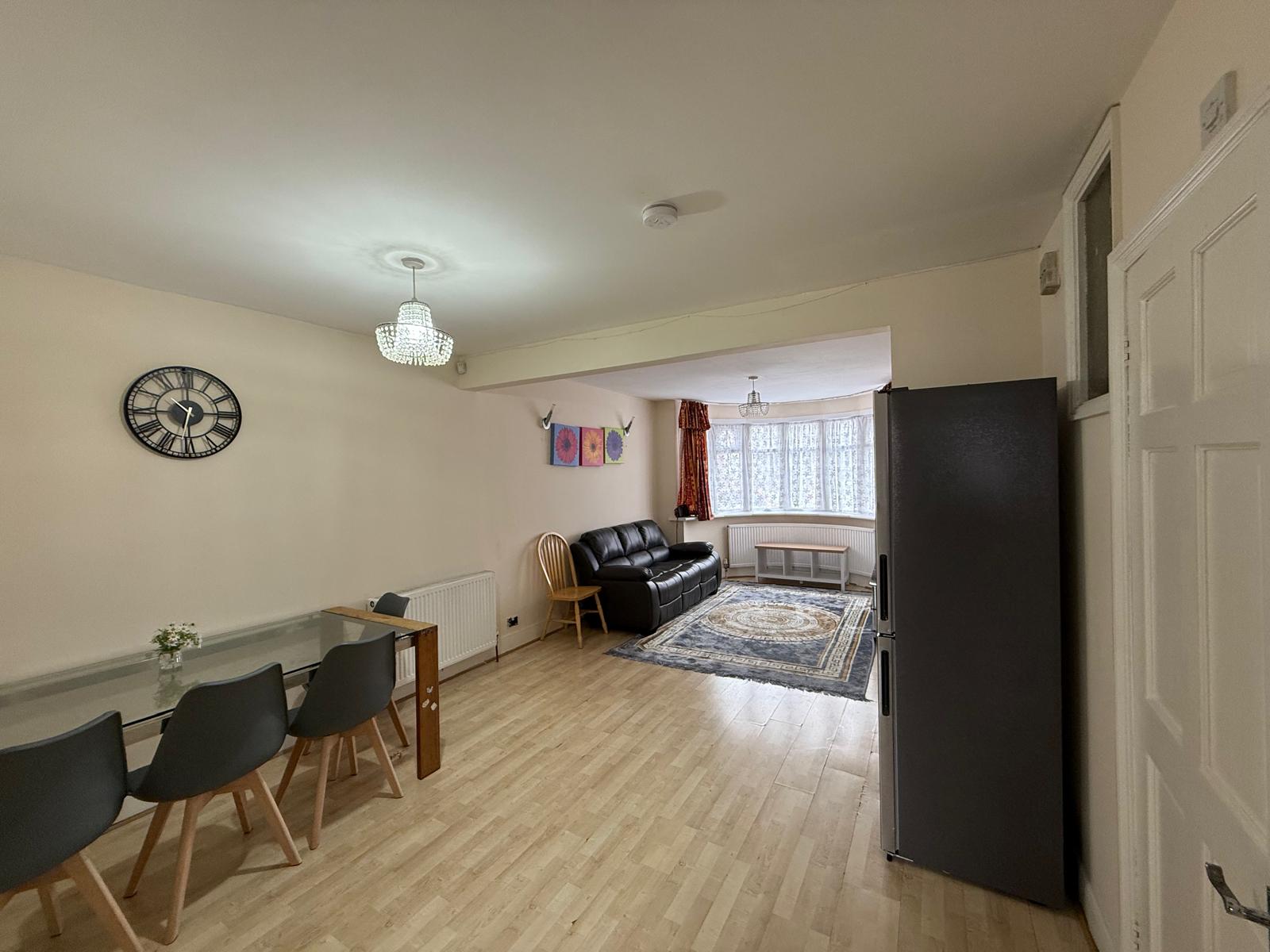 Flat Lynton Road in Greater London