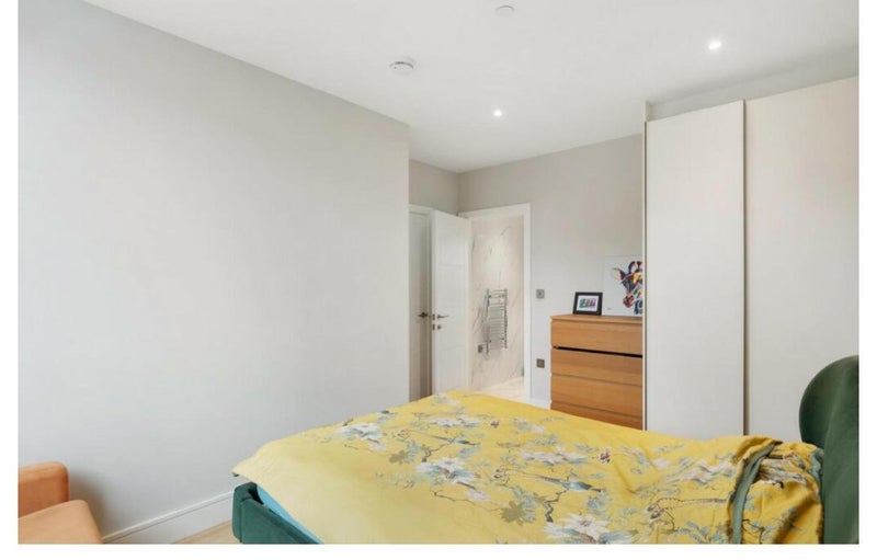 Room Summerstown in Greater London