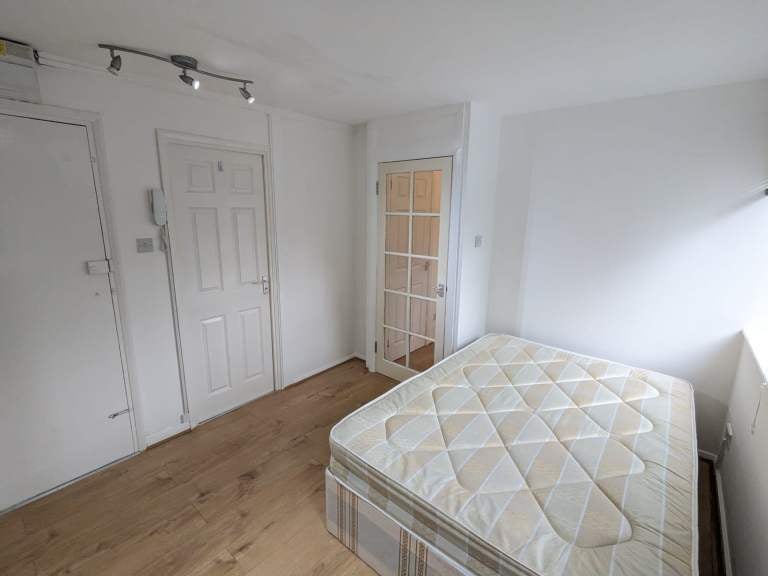 Flat Brindley Close in Greater London