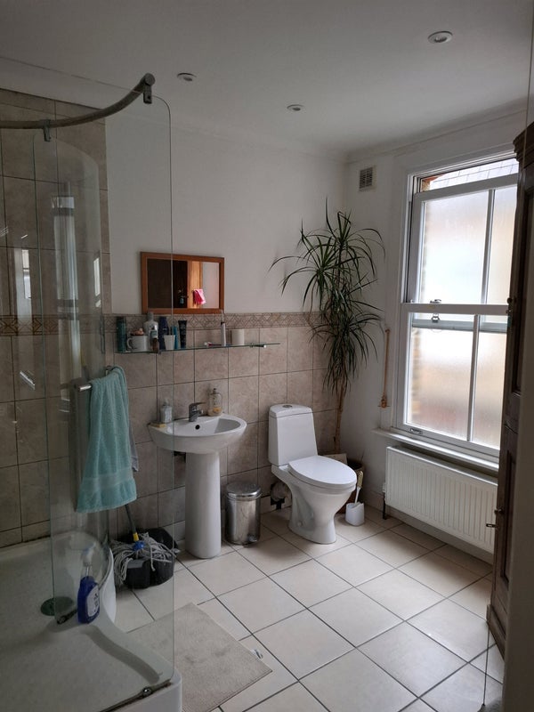 Room Tranmere Road in Greater London