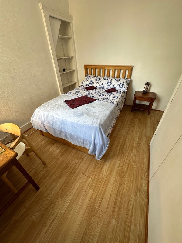 Room Rhodesia Road in Greater London
