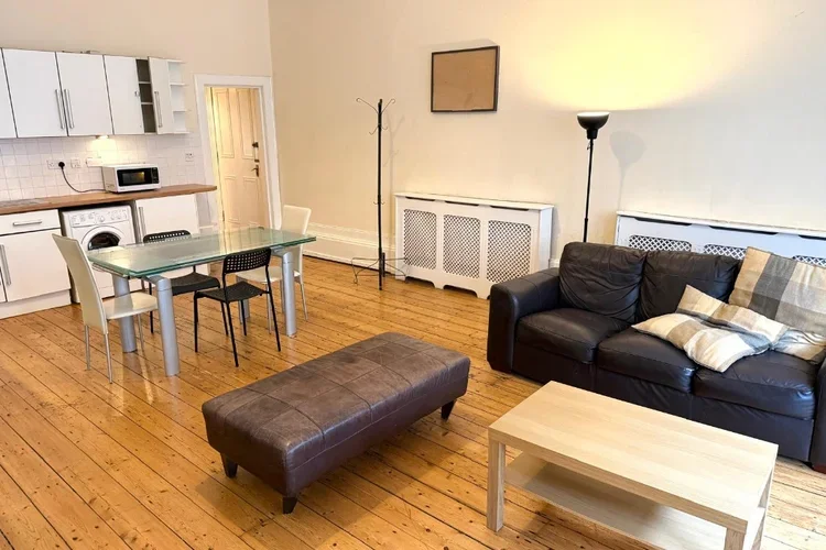 Flat Sardinia Lane in Glasgow
