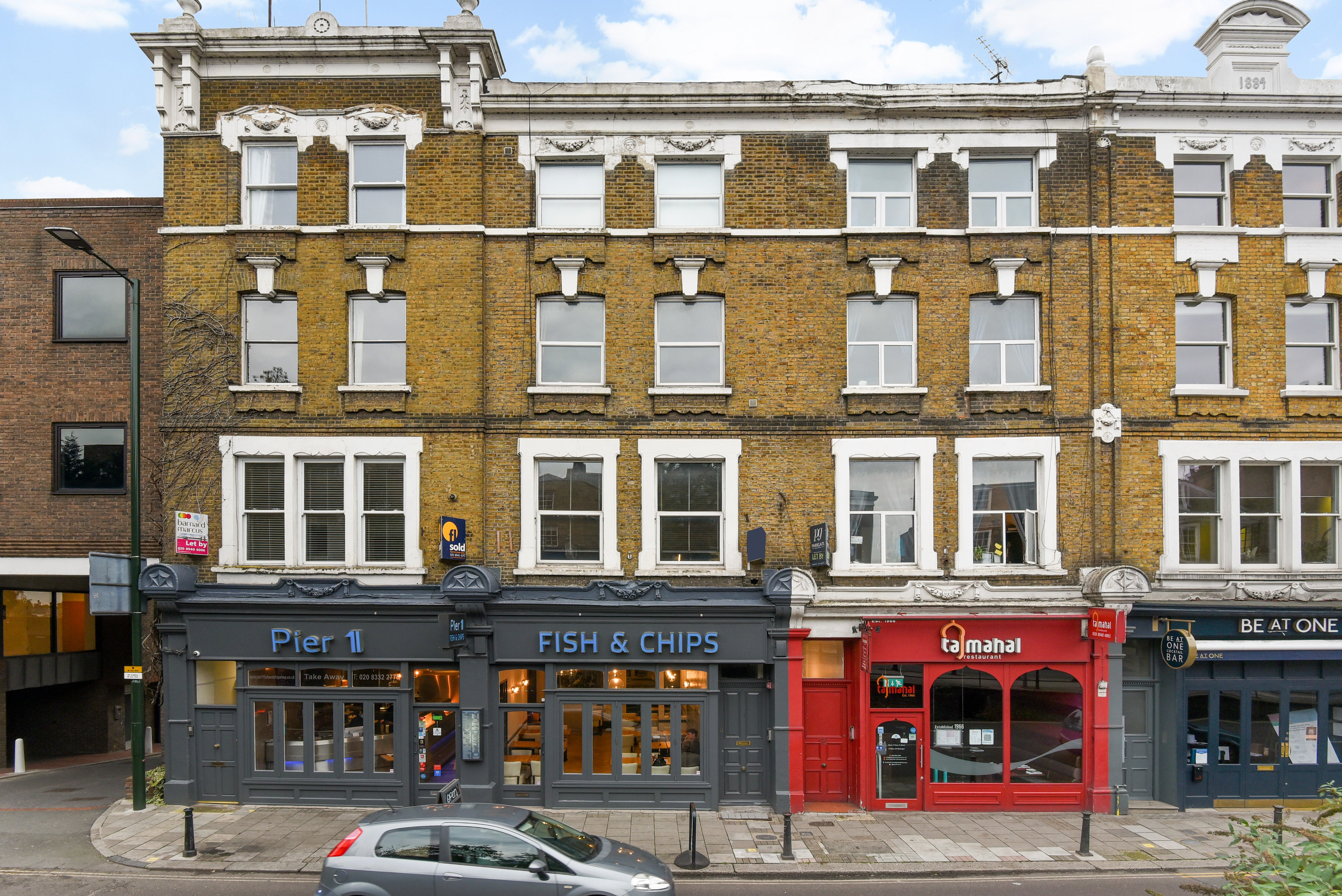 Flat Petersham Road in Greater London