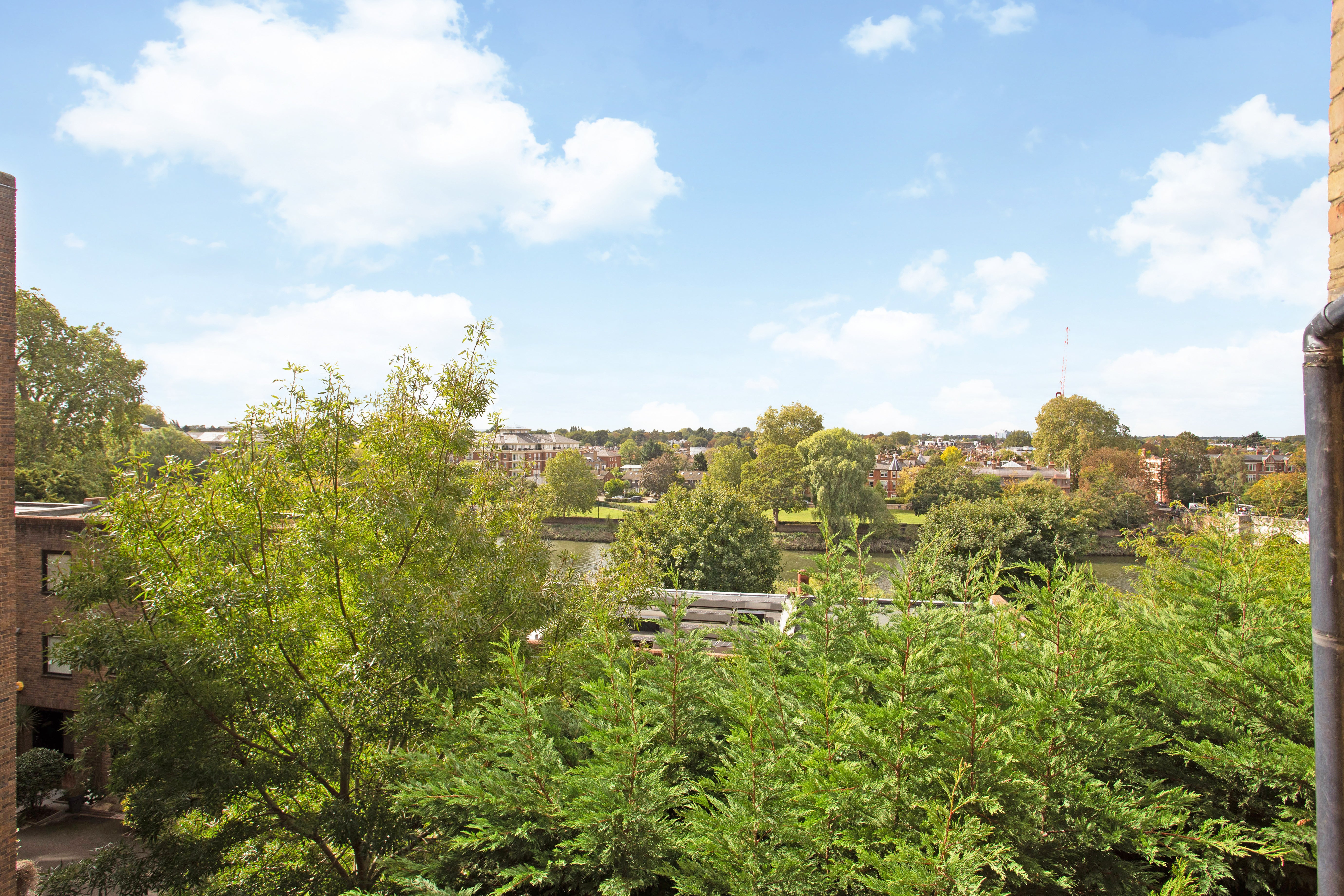Flat Petersham Road in Greater London