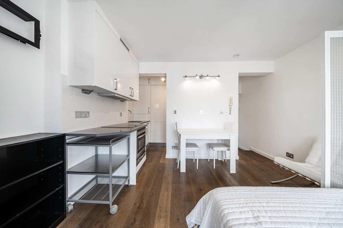 Flat Colville Square in Greater London