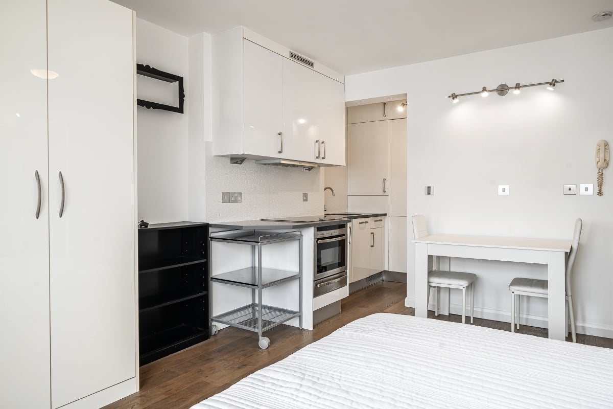 Flat Colville Square in Greater London