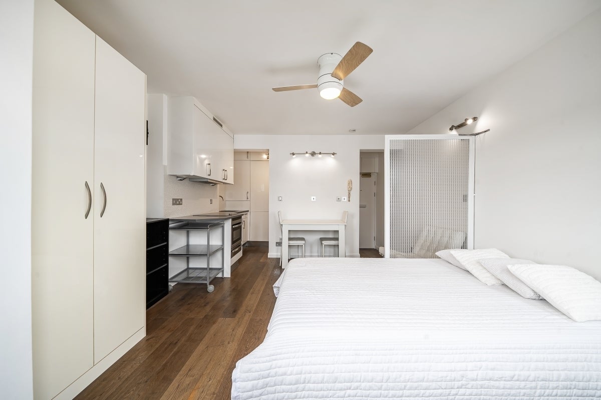Flat Colville Square in Greater London