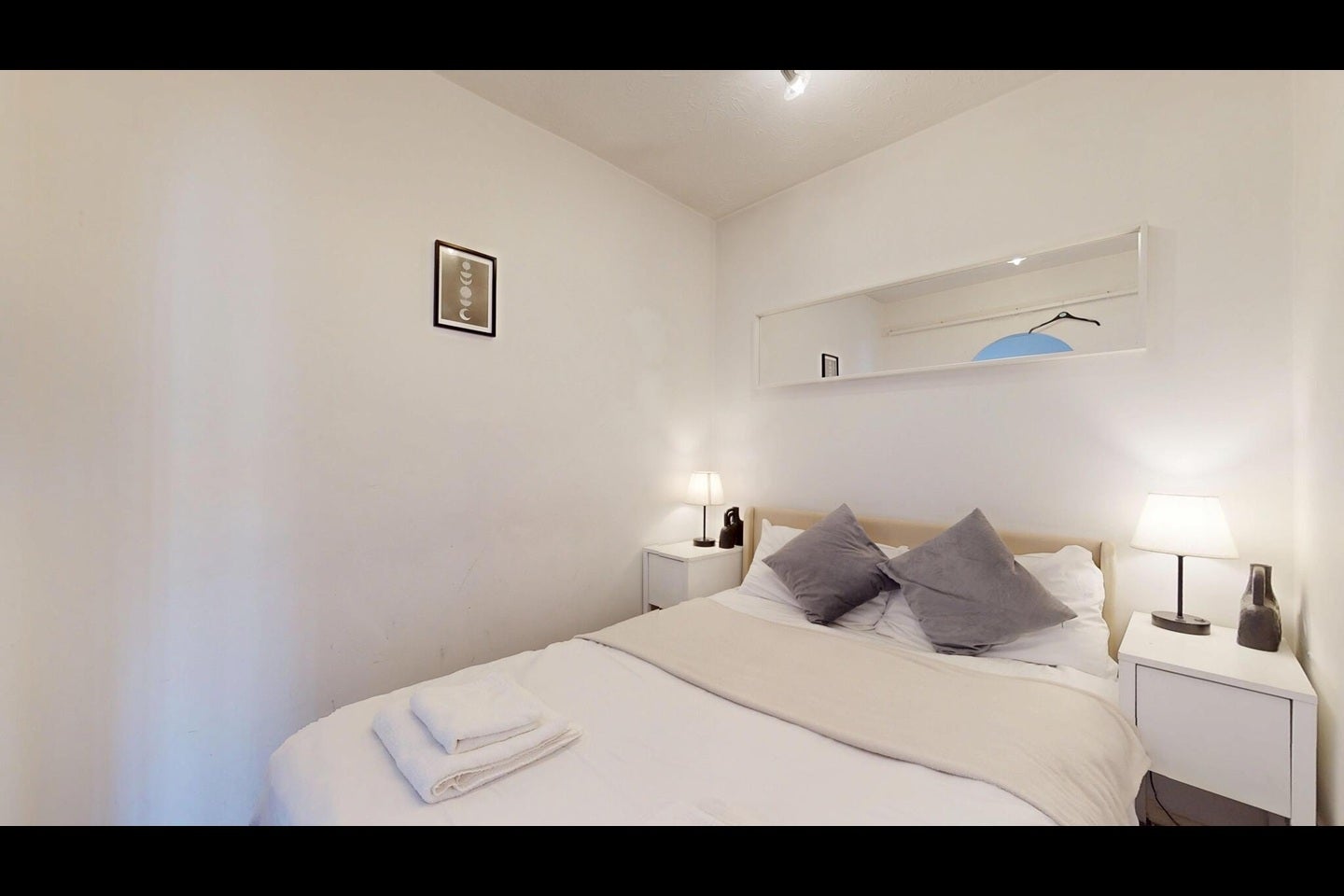Flat Wheat Sheaf Close in Greater London