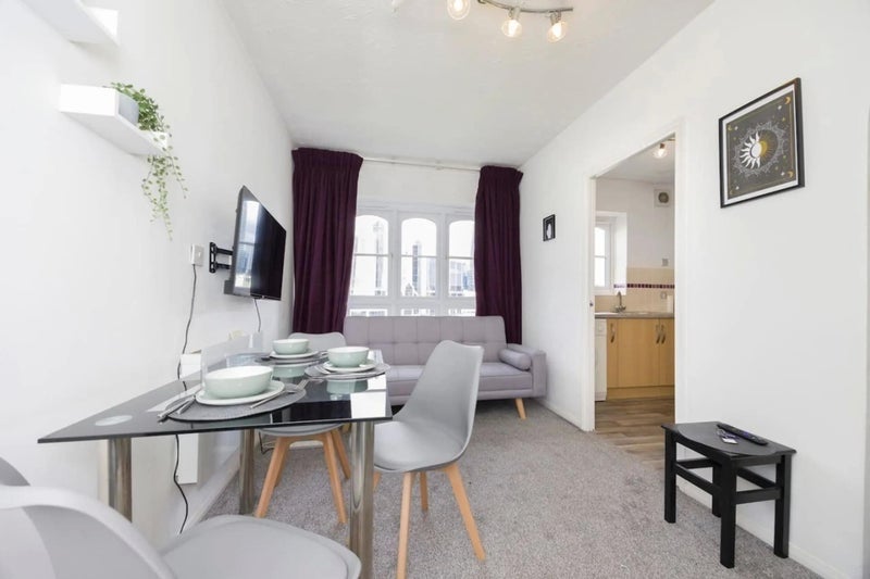 Flat Wheat Sheaf Close in Greater London