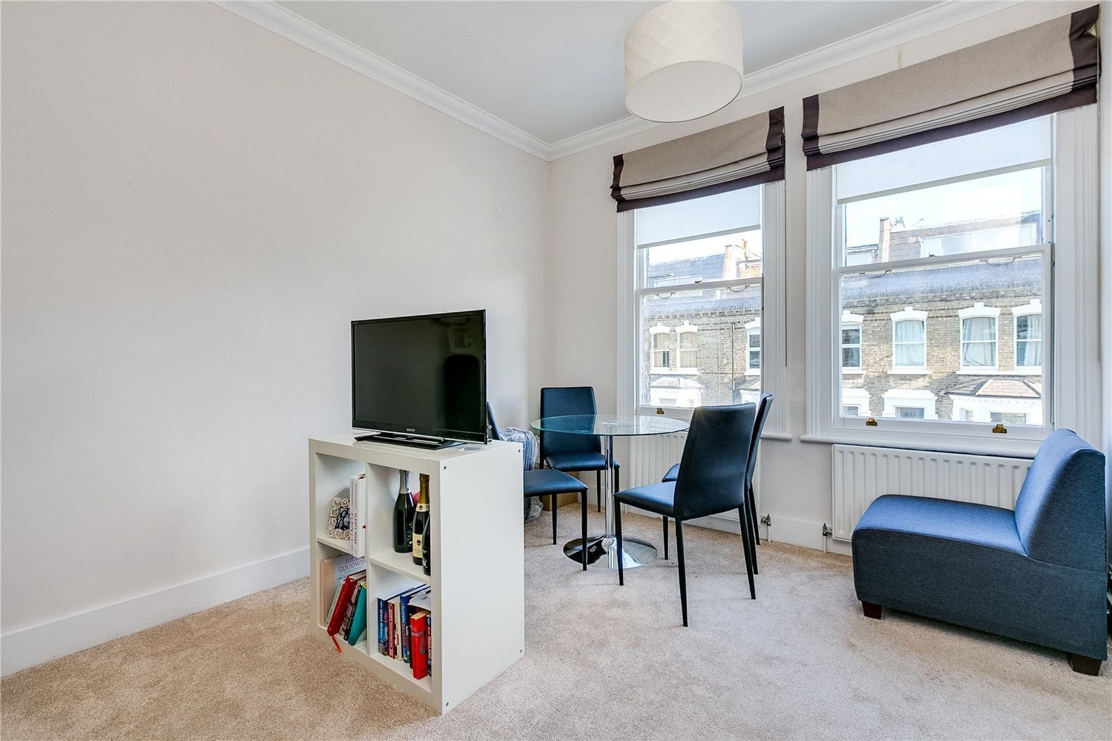 Flat Radipole Road in Greater London