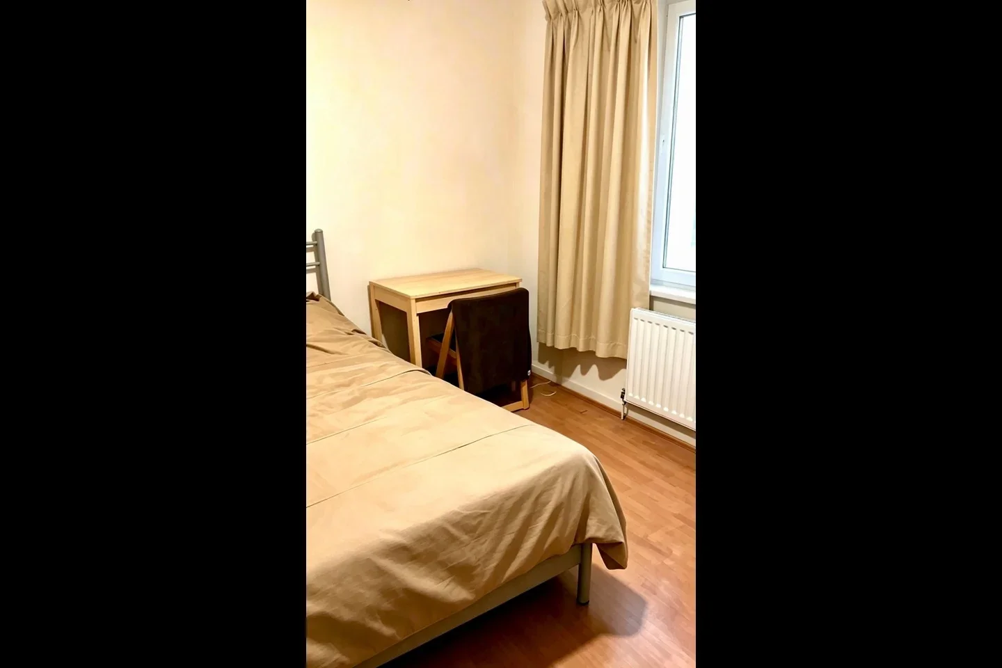 Room Park Lane in Greater London