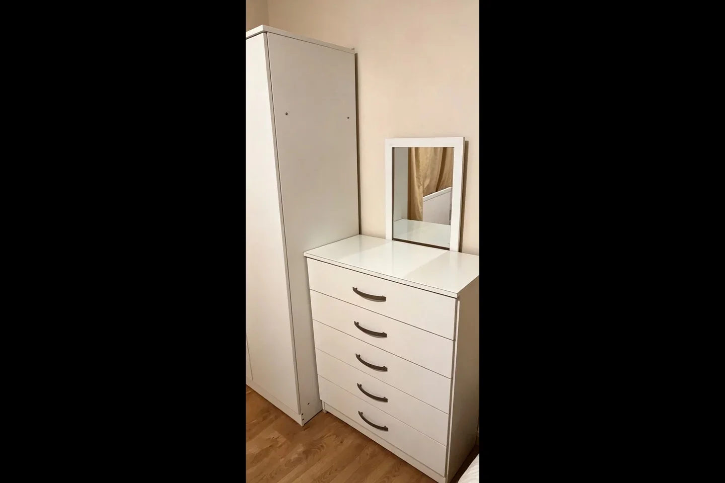 Room Park Lane in Greater London
