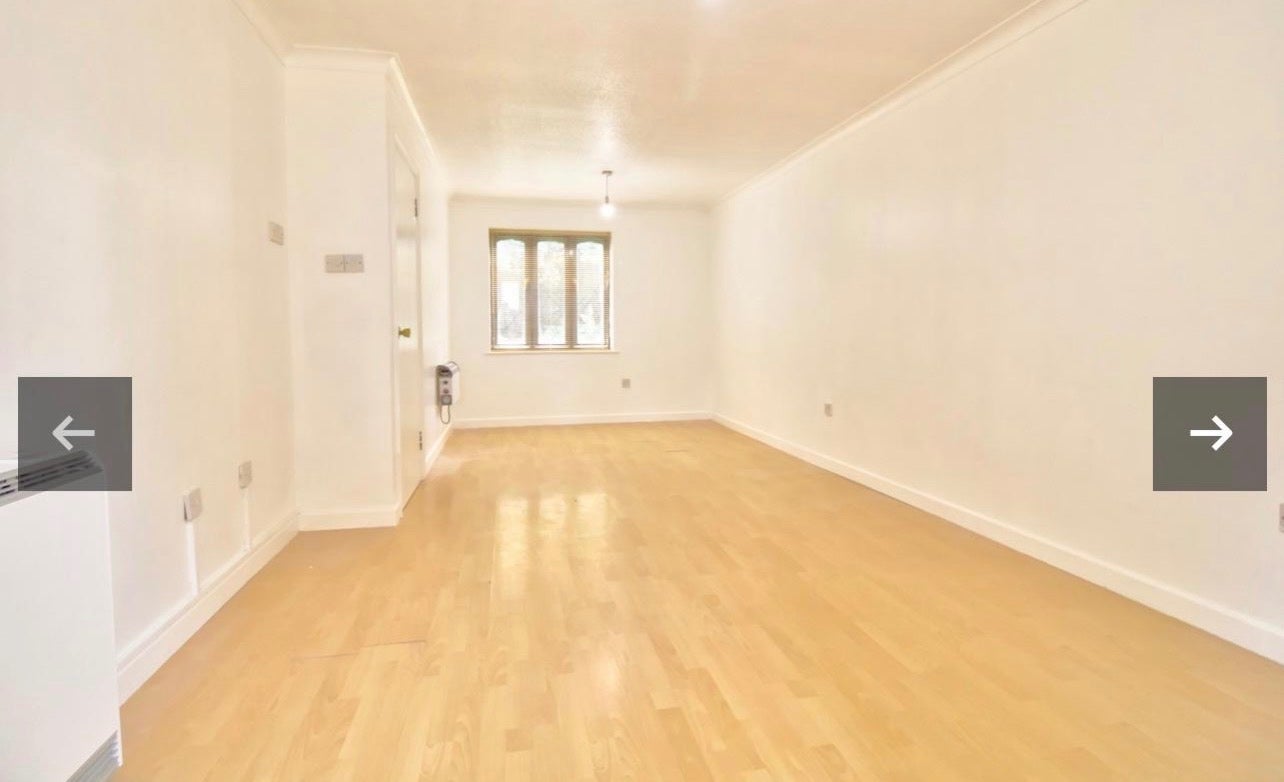 Flat Petunia Court in Luton