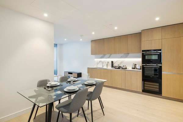 Flat Park Drive in Greater London
