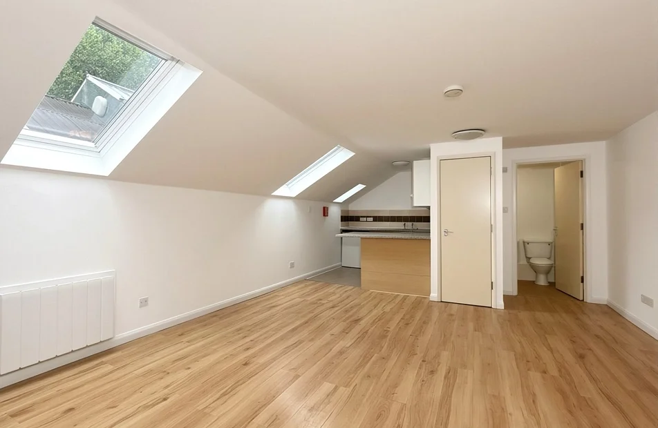 Flat Haseltine Road in Greater London