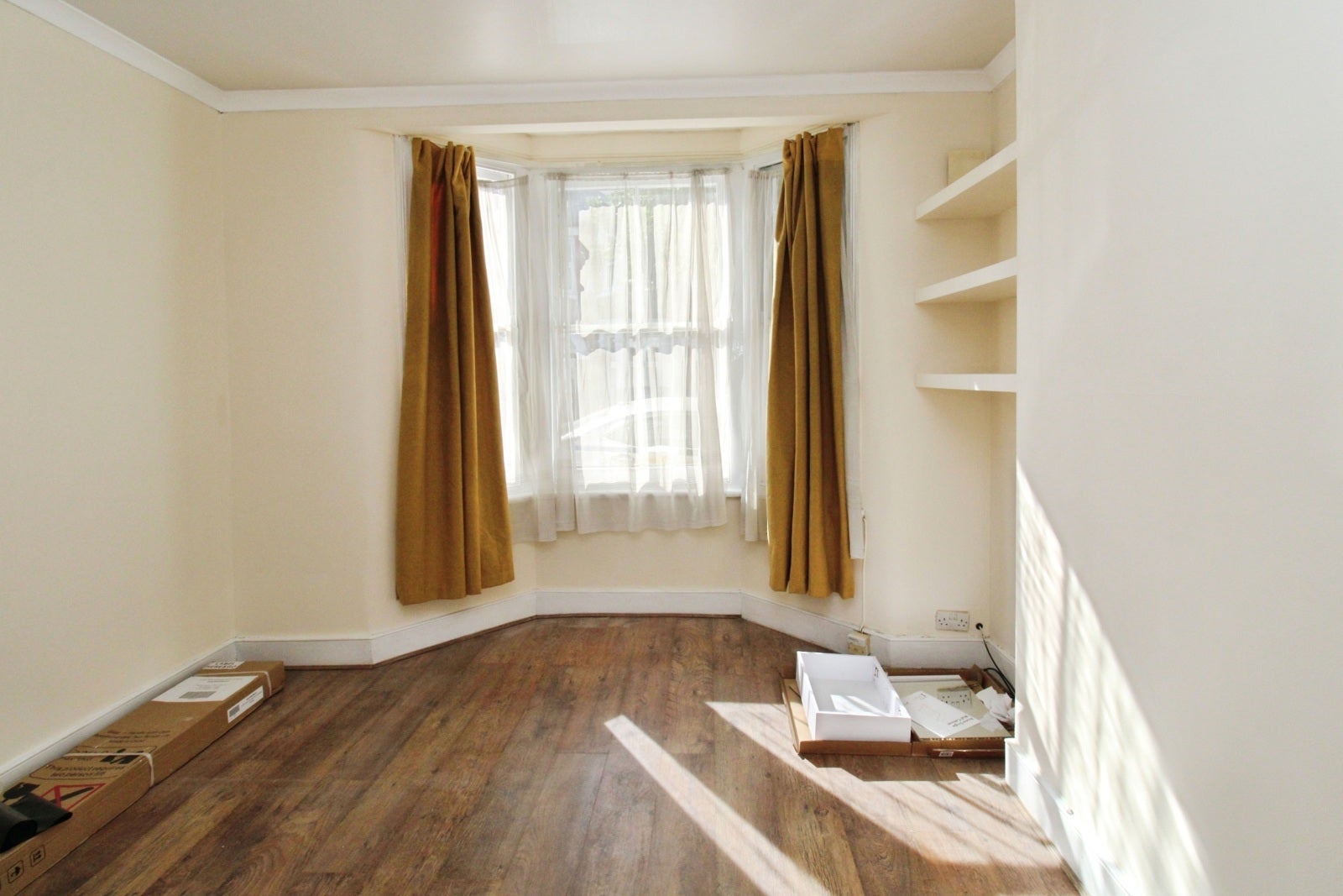 Flat Steerforth Street in Greater London
