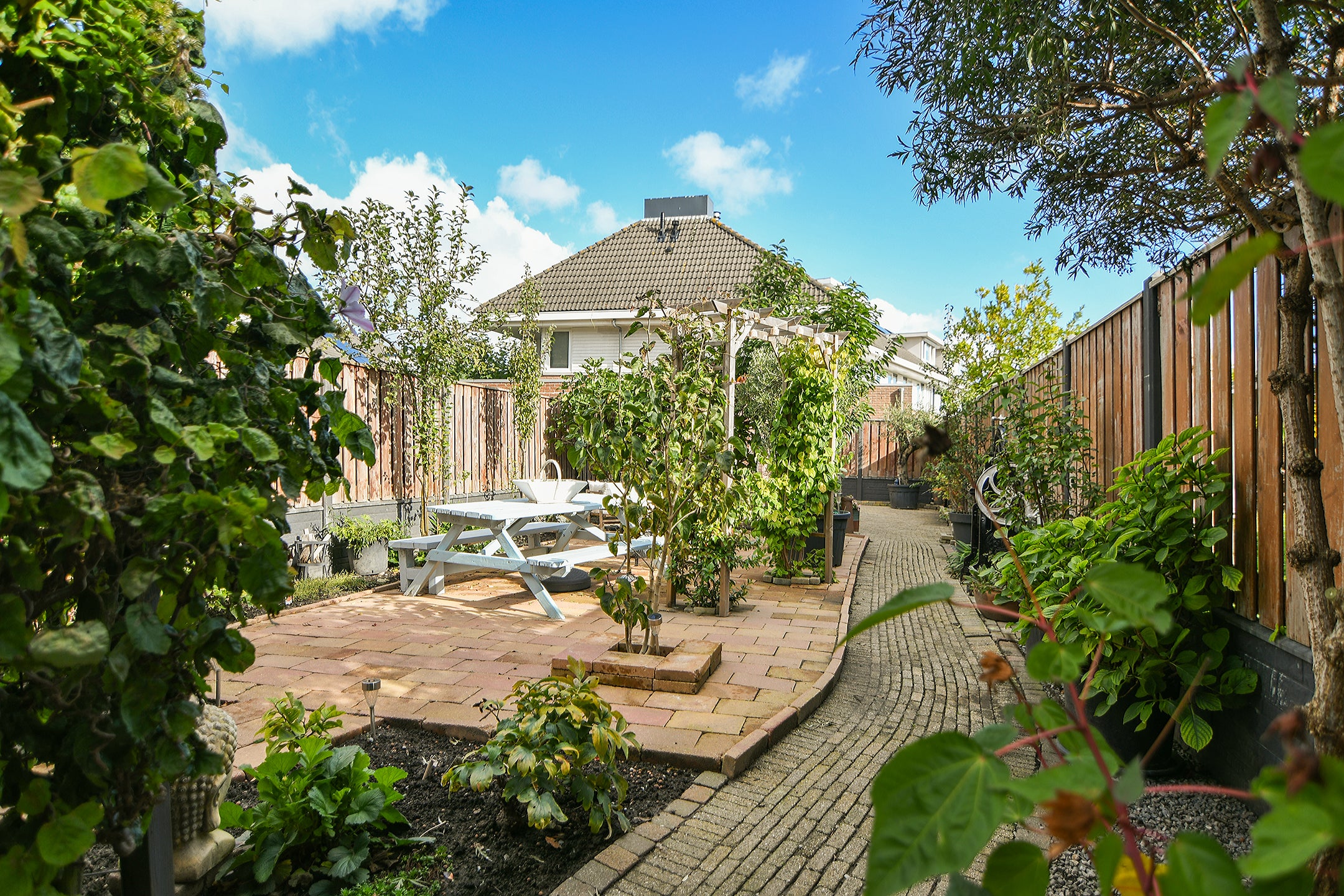 Tussenwoning te koop: Laan van Bizet 33, Nieuw-Vennep