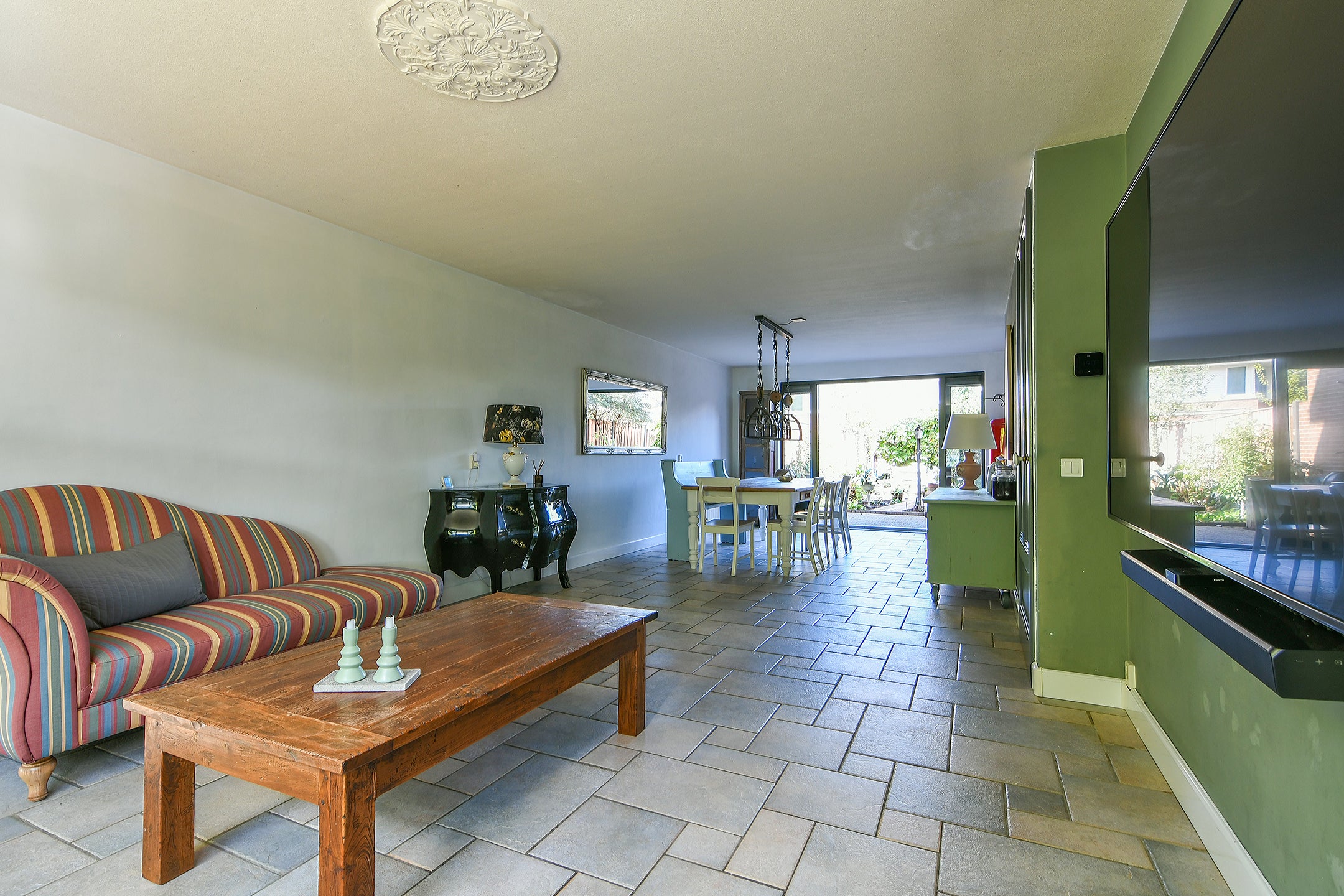 Tussenwoning te koop: Laan van Bizet 33, Nieuw-Vennep