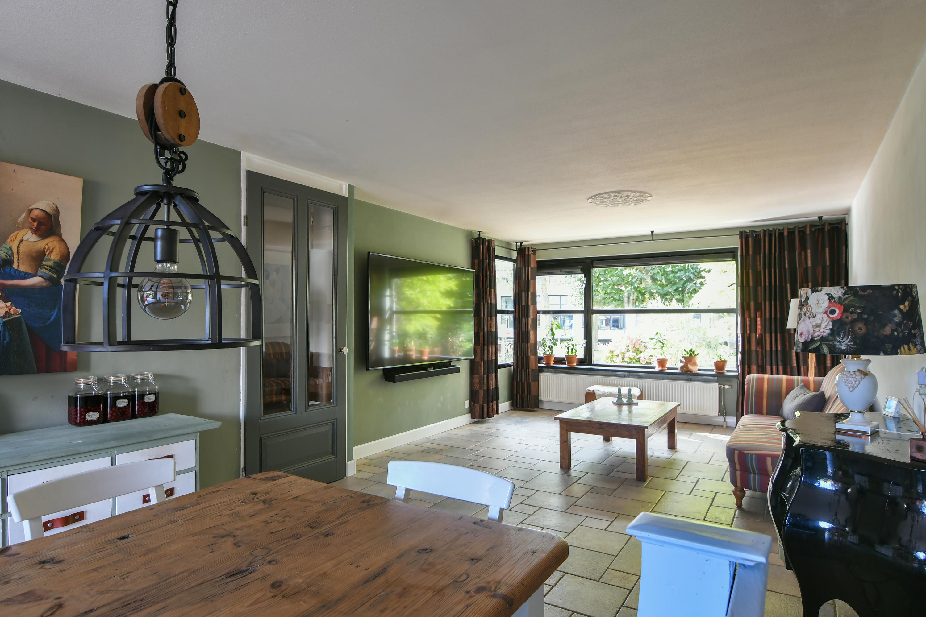 Tussenwoning te koop: Laan van Bizet 33, Nieuw-Vennep
