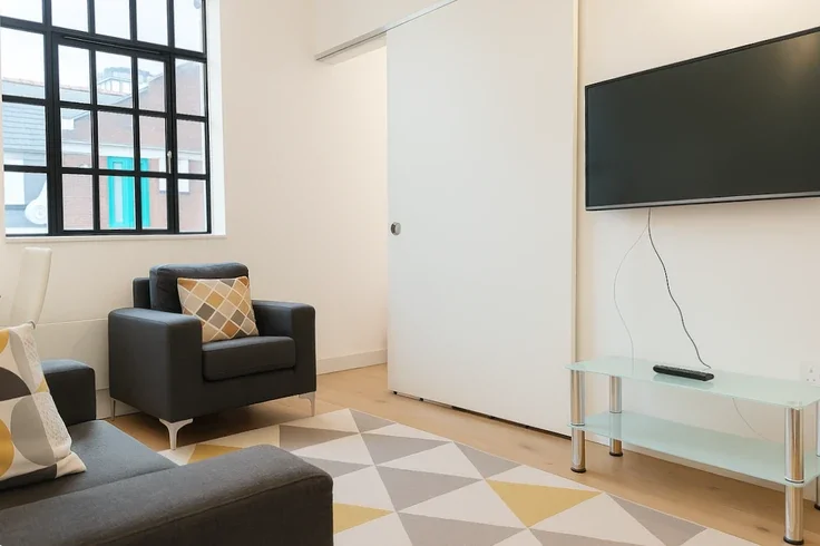 Flat Leather Lane in Greater London
