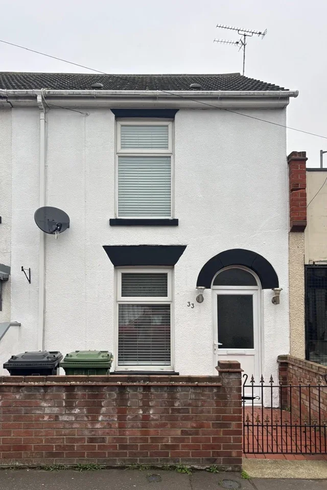 House Lower Cliff Road in Gorleston-on-Sea