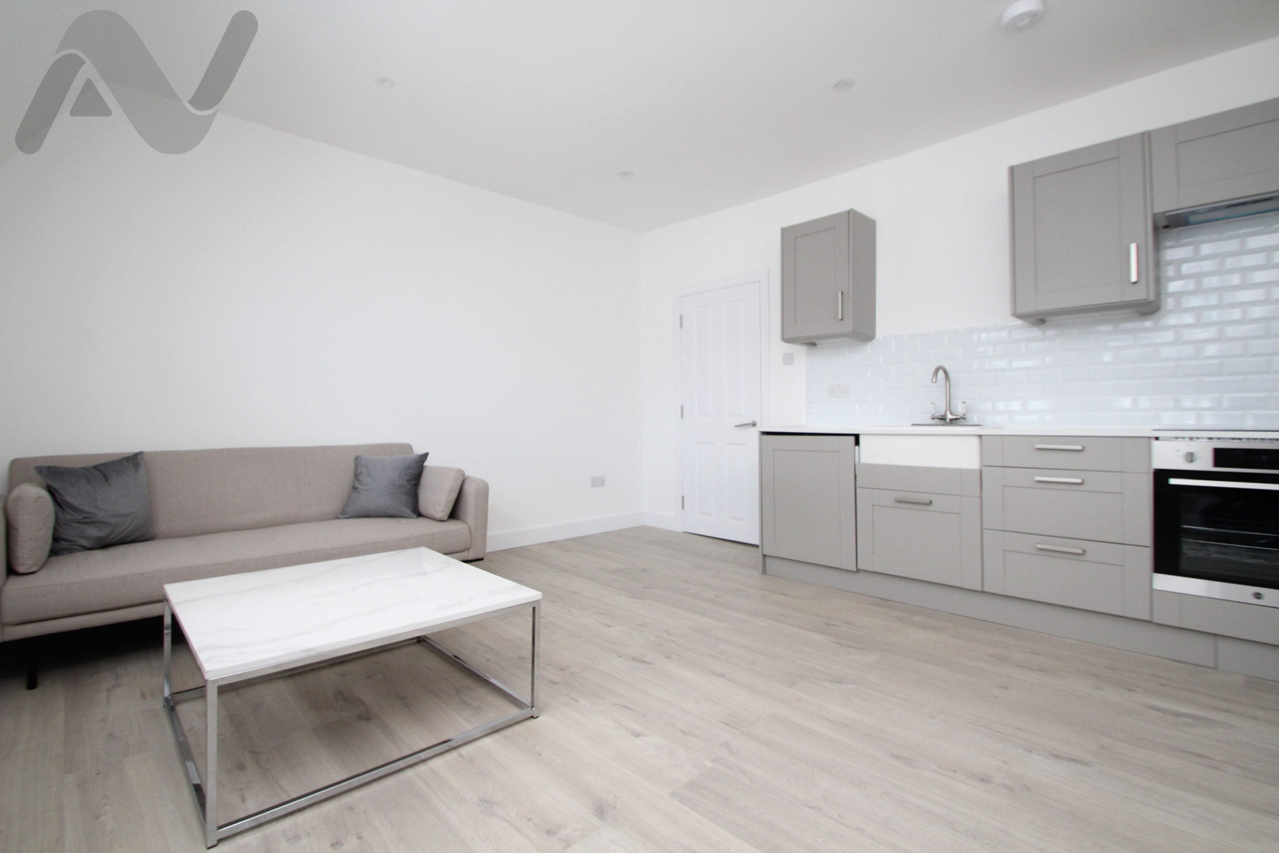 Flat Felix Avenue in Greater London