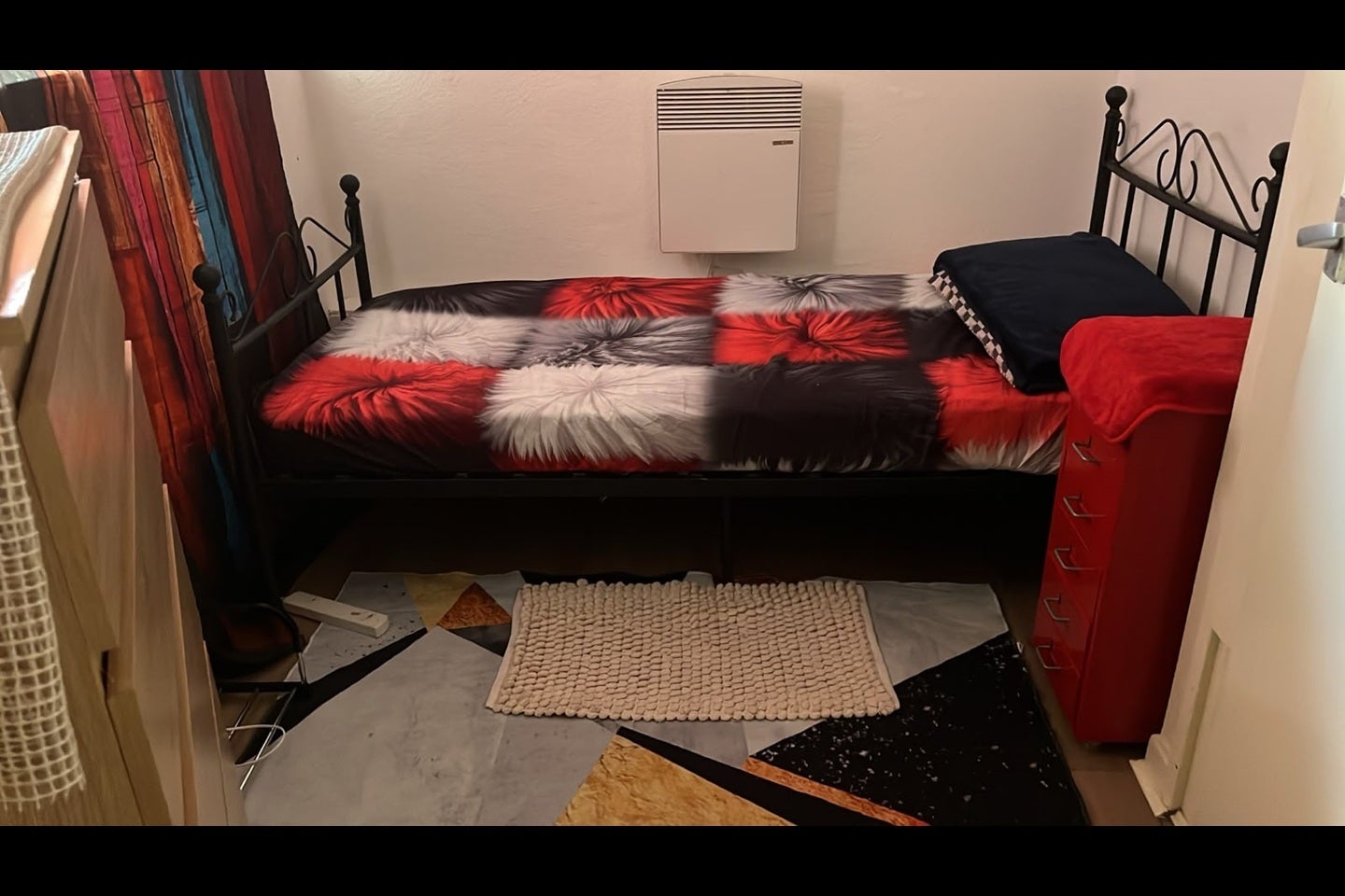 Room Norman Crescent in Greater London