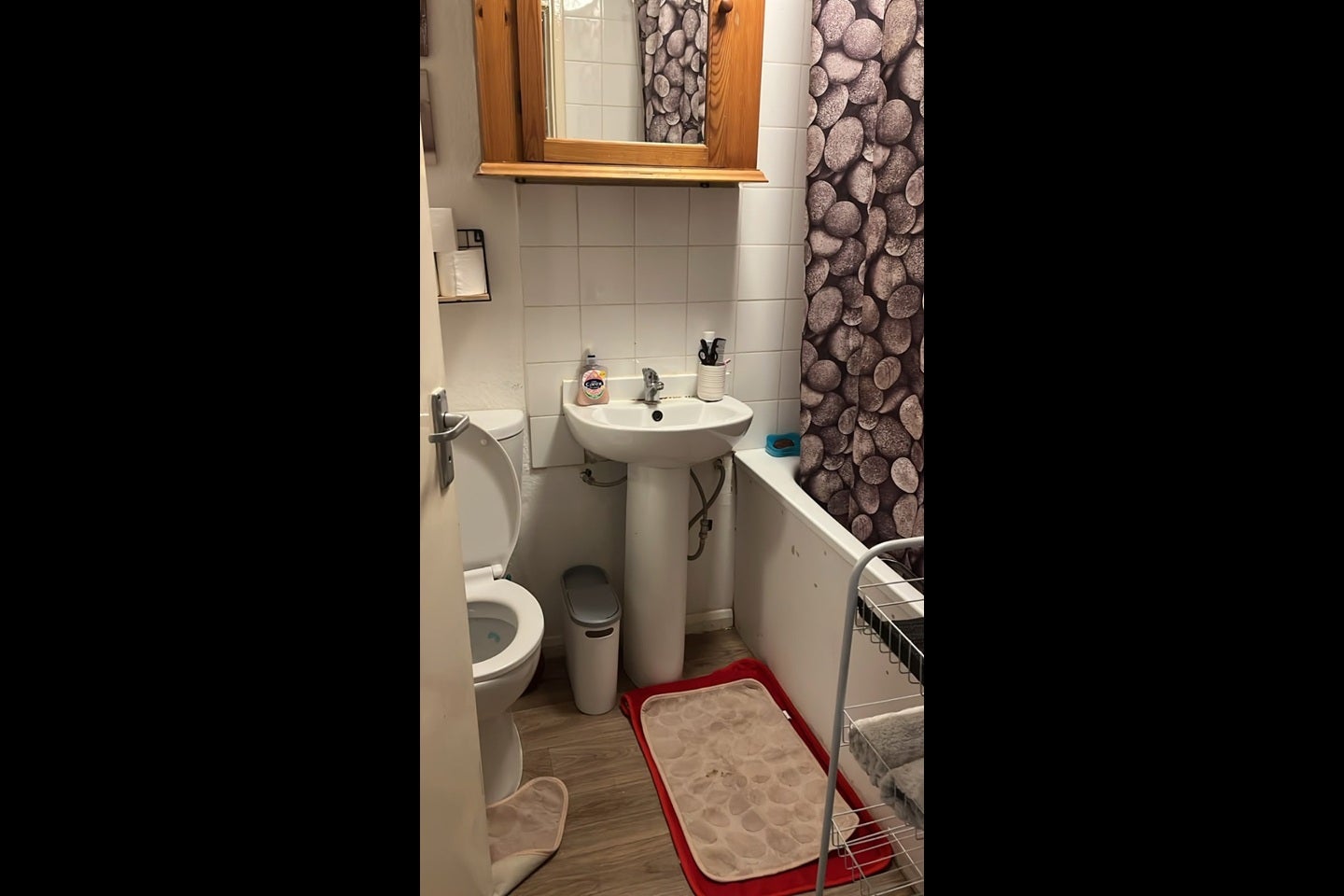 Room Norman Crescent in Greater London