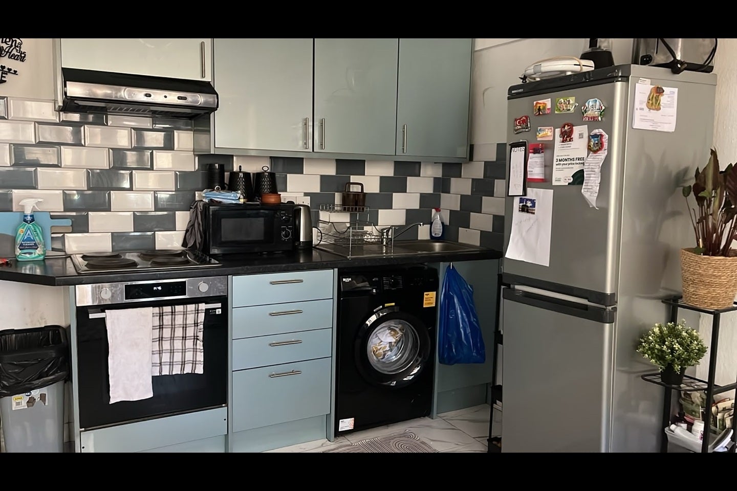 Room Norman Crescent in Greater London