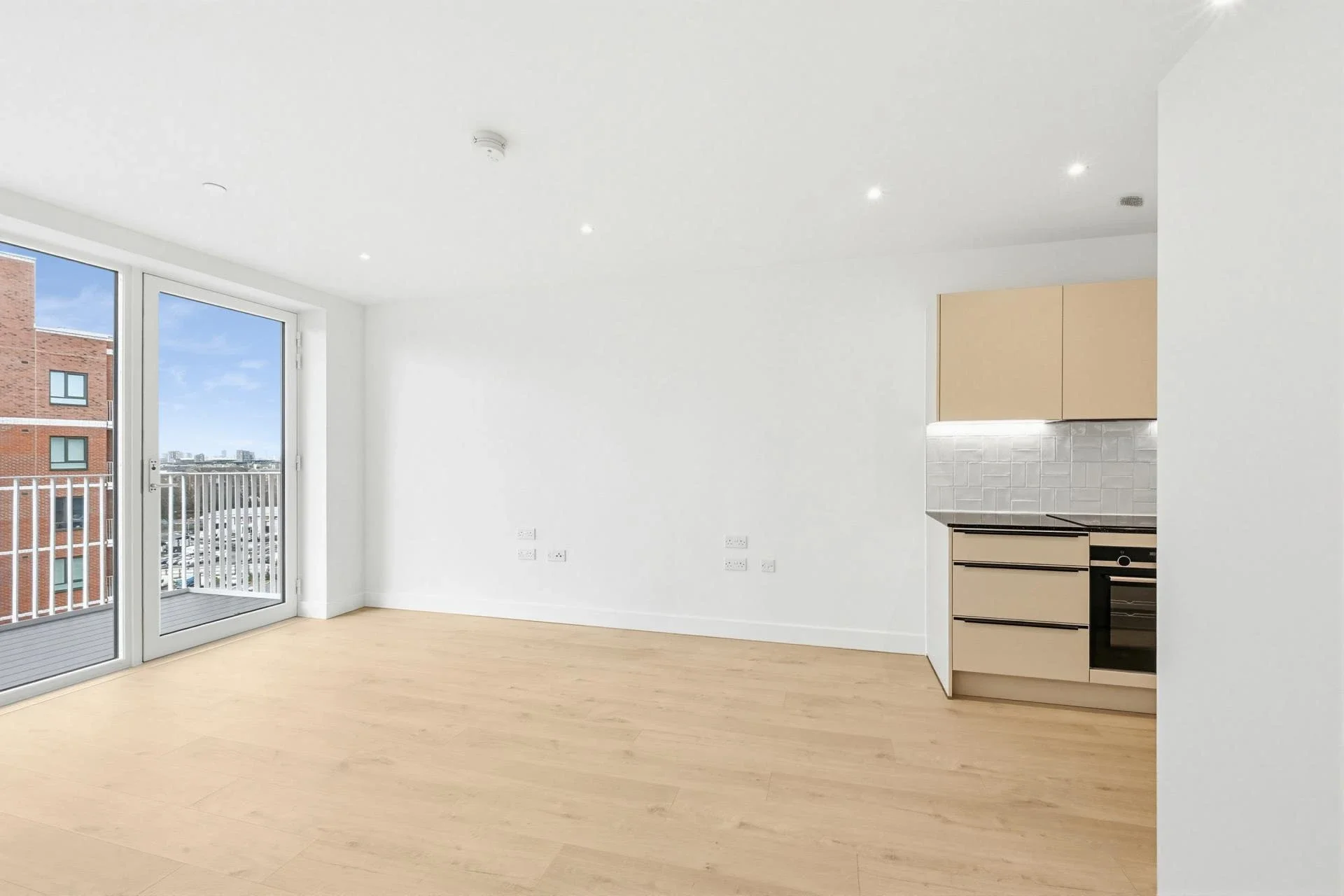Flat Hadden Road in Greater London