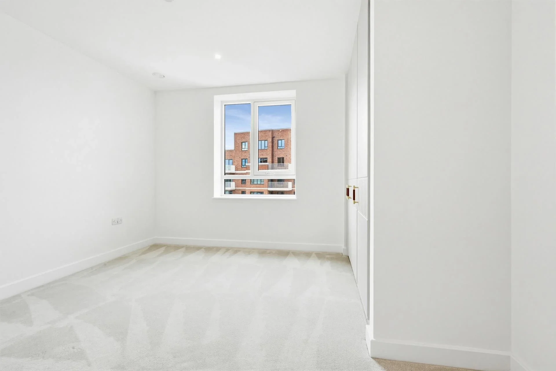Flat Hadden Road in Greater London