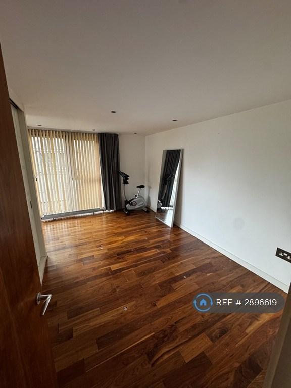 Flat Clowes Street in Salford