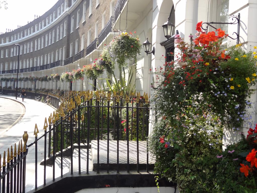 Flat Cartwright Gardens in Greater London