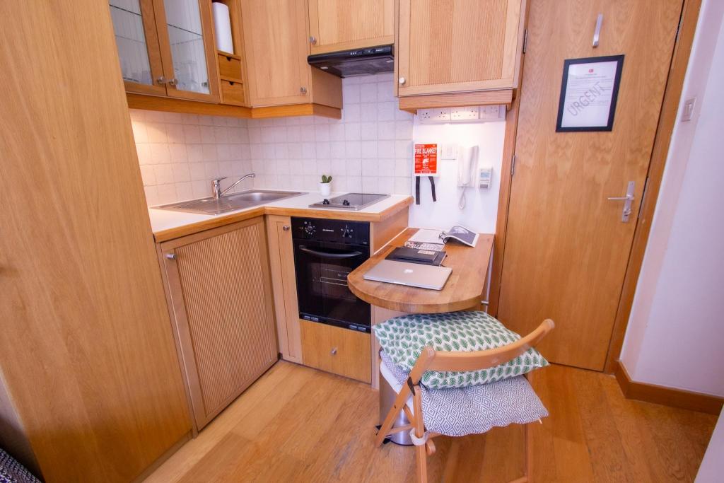 Flat Cartwright Gardens in Greater London