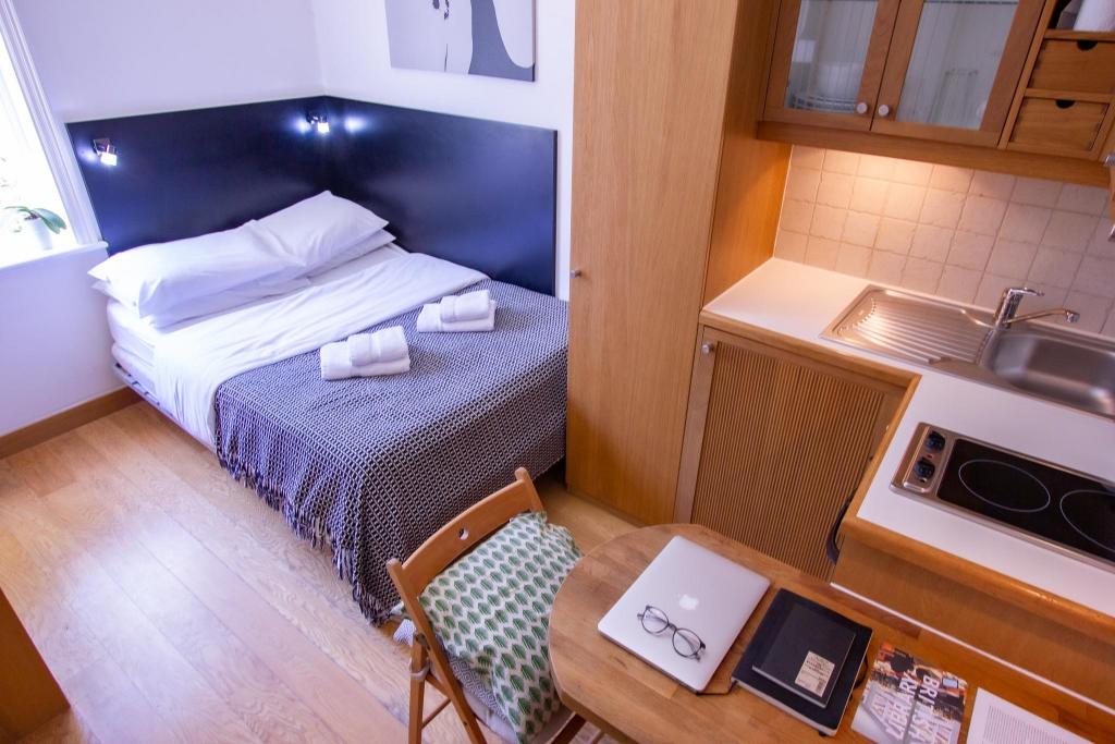 Flat Cartwright Gardens in Greater London