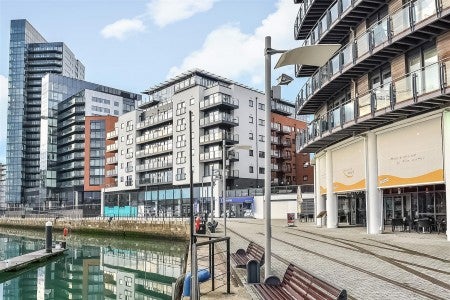 Flat Canute Road in Southampton