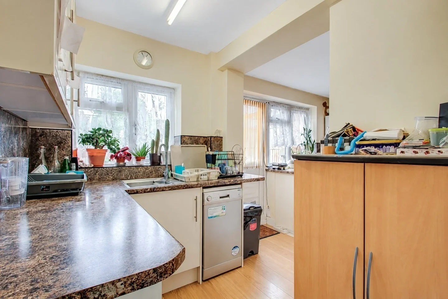 Room Locarno Road in Greater London