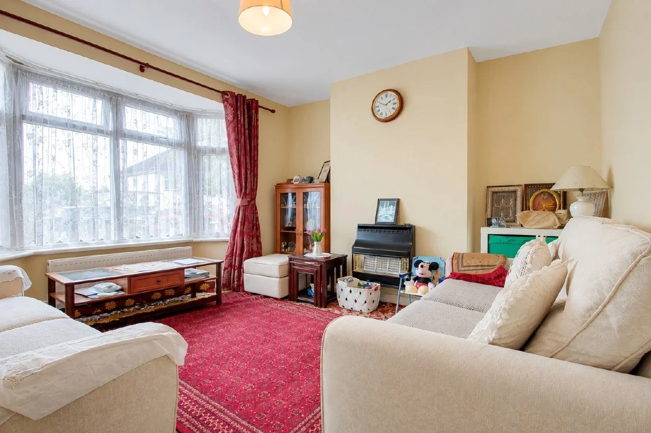Room Locarno Road in Greater London