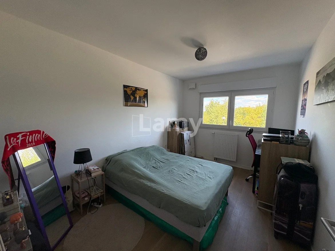 Flat Allée Adrienne Bolland in Noyal-Châtillon-sur-Seiche