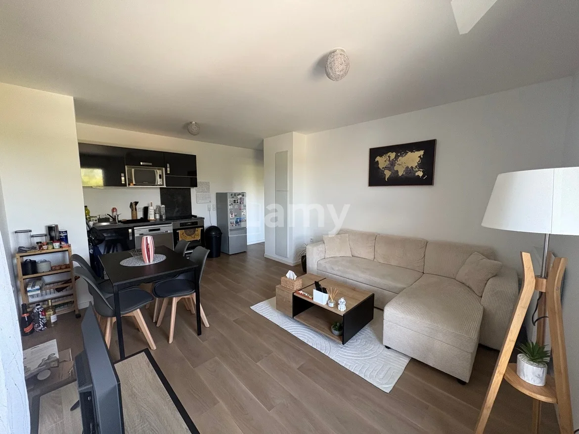 Flat Allée Adrienne Bolland in Noyal-Châtillon-sur-Seiche