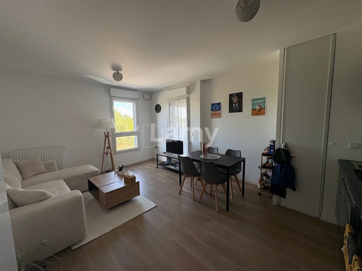 Flat Allée Adrienne Bolland in Noyal-Châtillon-sur-Seiche