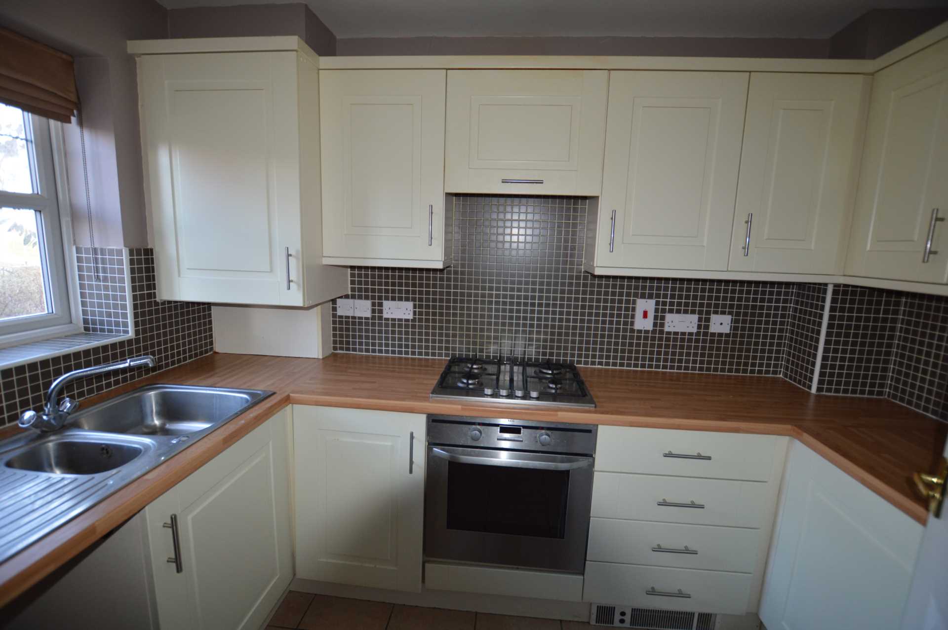 House Farnborough Close in Corby