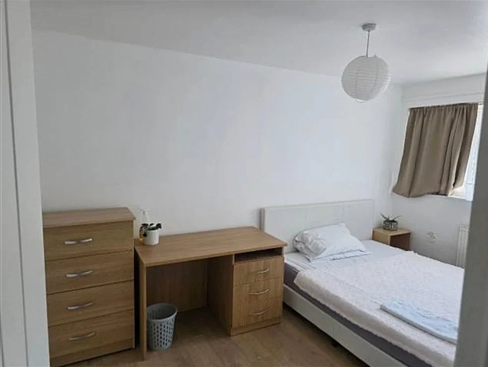 Room Windmill Lane in Greater London