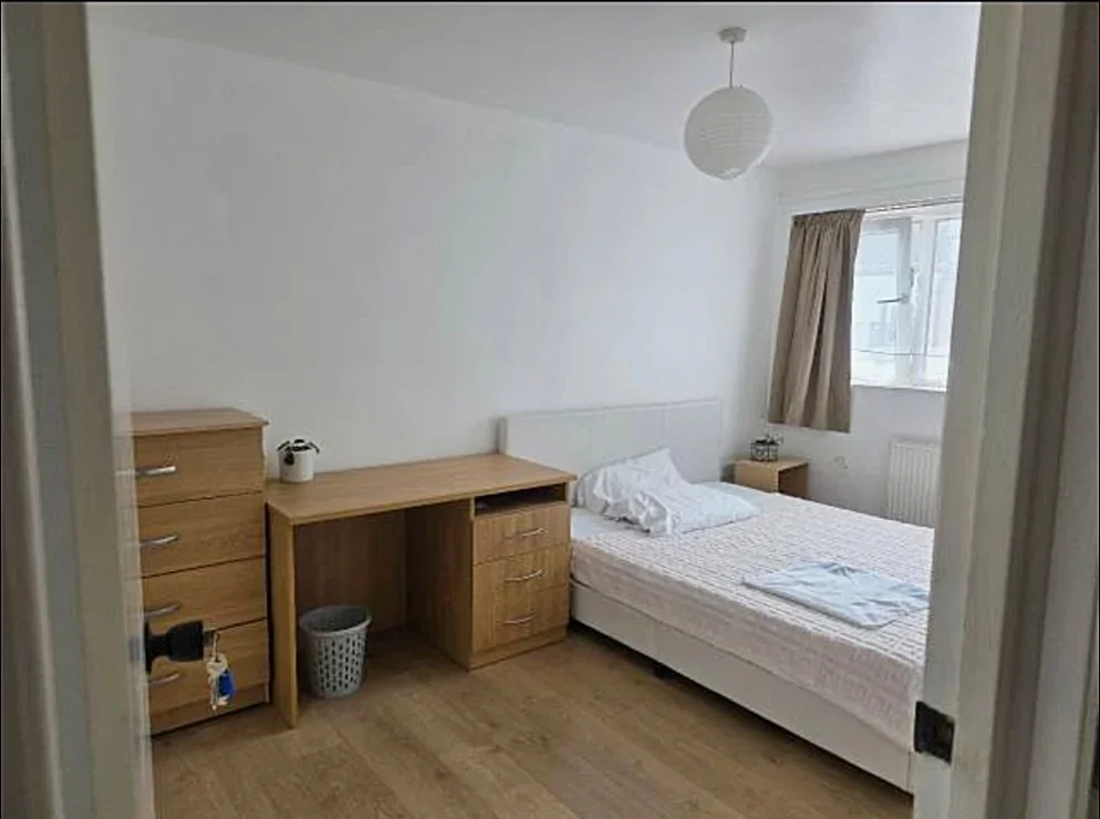 Room Windmill Lane in Greater London