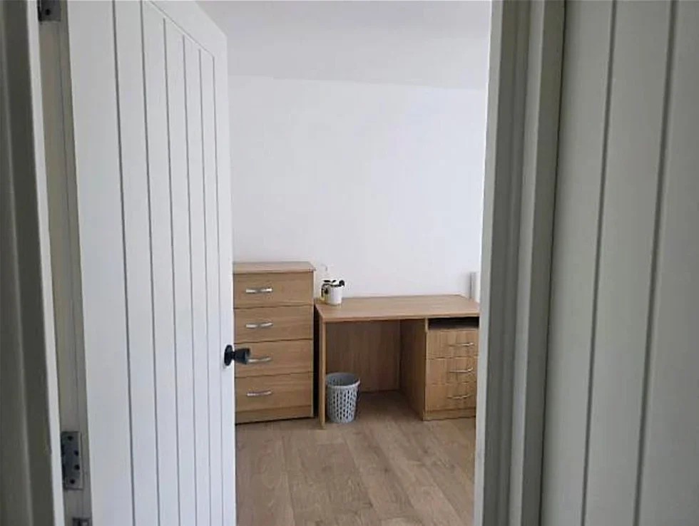 Room Windmill Lane in Greater London