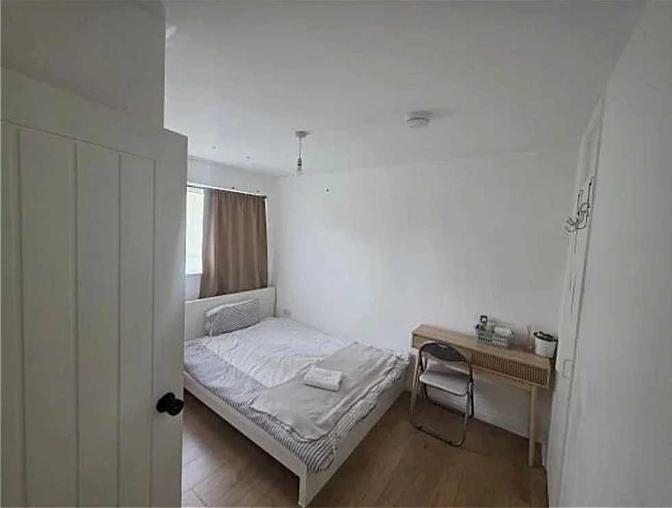 Room Windmill Lane in Greater London